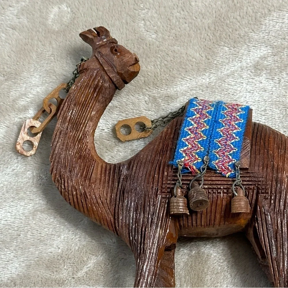 Camel Carved Blanket Chain Vintage
